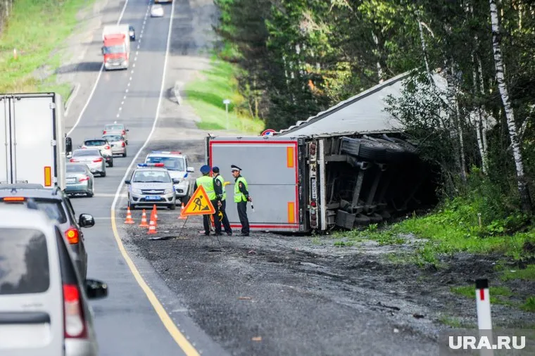 Из-за аварии с фурой на трассе частично перекрыли проезд (архивное фото)