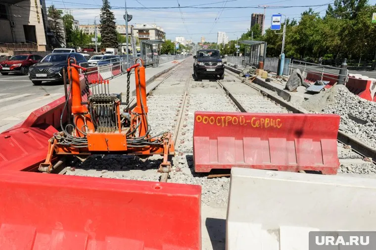 Движение трамваев полностью перекроют на время ремонта переезда