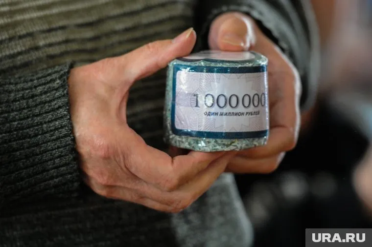 Россиян, которые хранят в банках более миллиона рублей, обяжут платить налоги