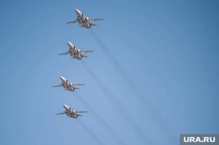 Военные самолеты опасно сблизились с российским бортом