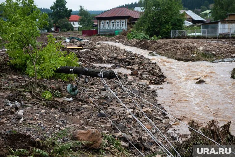 Среди версий — ремонтные работы на набережной, затор на сетях Нижне-Сергинского металлургического завода и природный характер ЧП