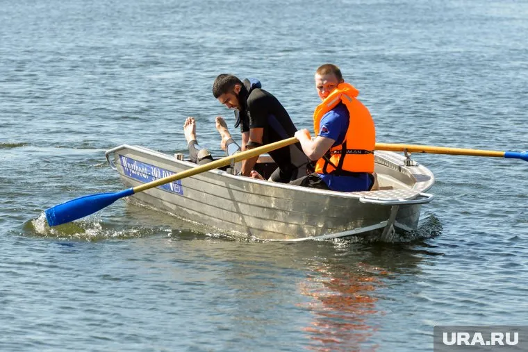 Спасатели извлекли тело женщины на середине реки Уй (фото из архива)