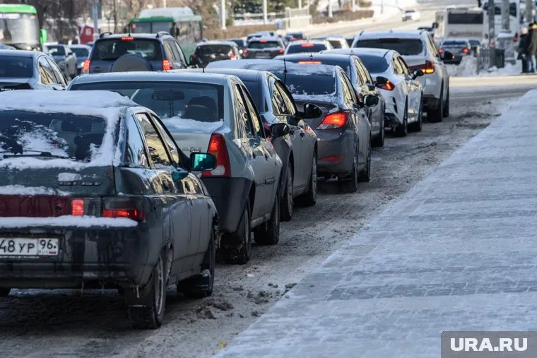 На городских улицах затруднено движение транспорта