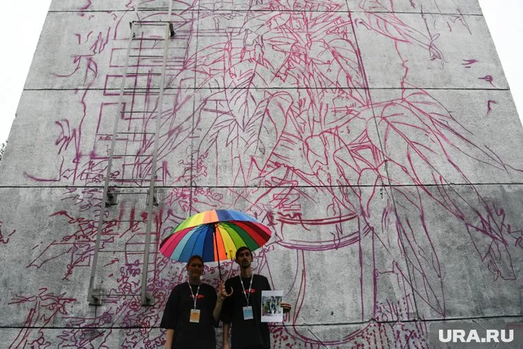 Именно над этой работой будет трудиться художник и все желающие