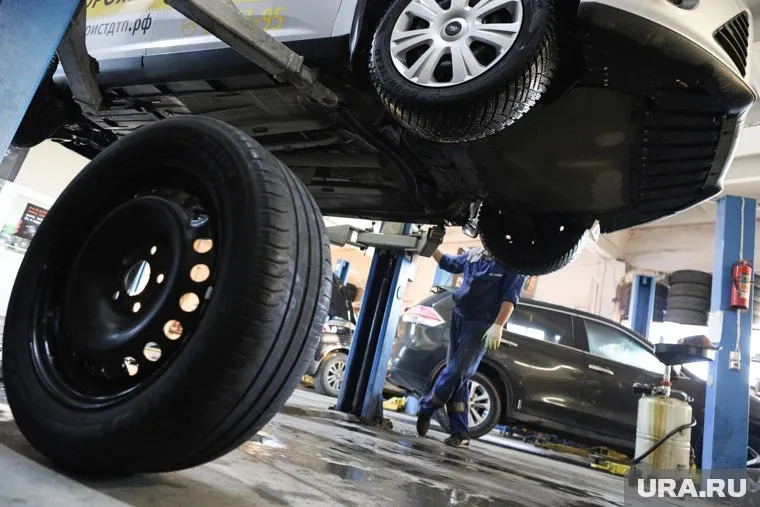 Автомобилистам не рекомендуют спешить с «переобувкой» автомобиля