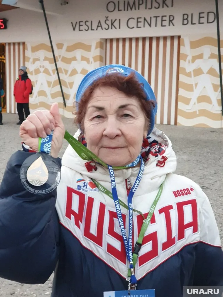 83-летняя пенсионерка занимается моржеванием 30 лет, а плаванием — 77 лет