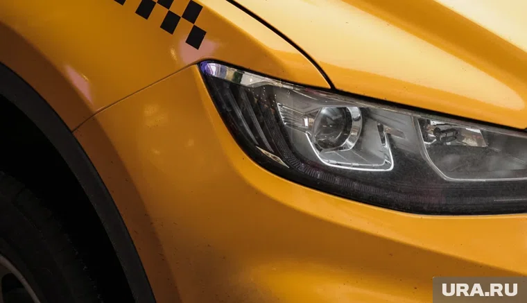 Курганский таксист выплатит моральный ущерб по иску пассажира