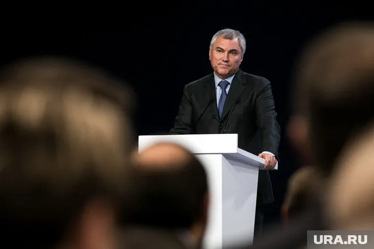 Американская политическая система в прямом смысле слова мертва, считает Володин