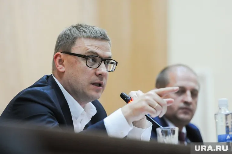 После отставки Вячеслава Жилина (справа) в Златоусте выбирают нового мэра