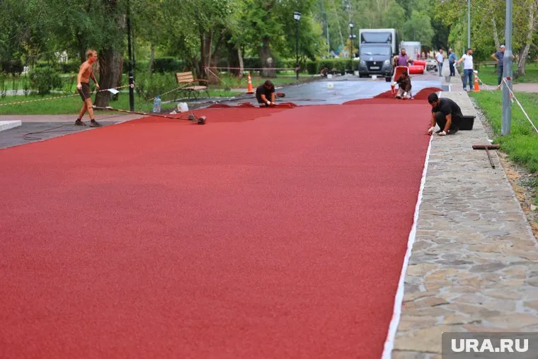 Дорожки планируют полностью уложить до Дня города