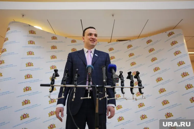 Дмитрий Ионин запланировал собрать пресс-конференцию, где будет автомат