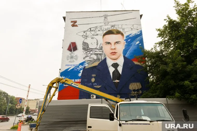У 27-летнего штурмана Александра Подшивалова остались жена и маленькая дочь