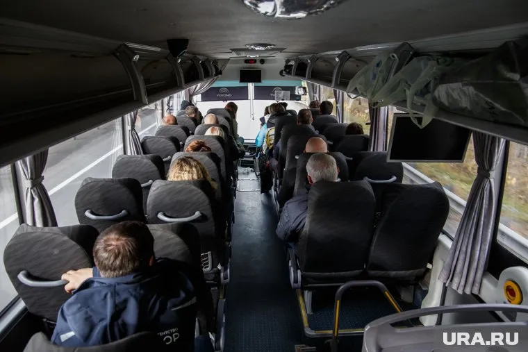 В салоне автобуса в момент падения находилось 15 человек (архивное фото)