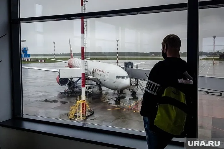 Авиакомпании взвешенно подходят к вопросу повышения стоимости авиабилетов, сообщил он