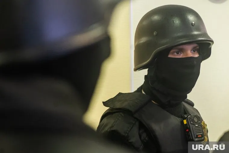 В мэрии Богдановича появились силовики в масках