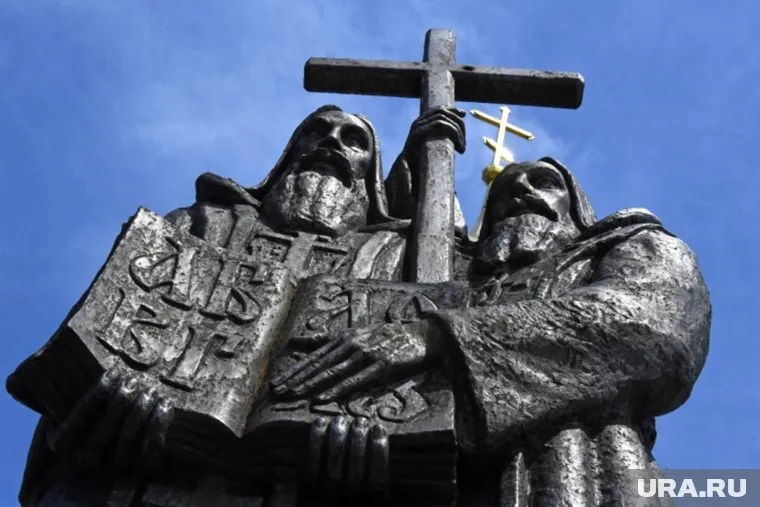 Святые равноапостольные братья Кирилл и Мефодий являются создателями славянской азбуки