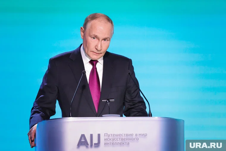 На стене дома, где Путин провел детство, теперь написаны его слова о том, что семейное счастье заключается в любви