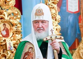 Умеет управлять истребителем и очень вынослив: что вы не знали о Патриархе Кирилле