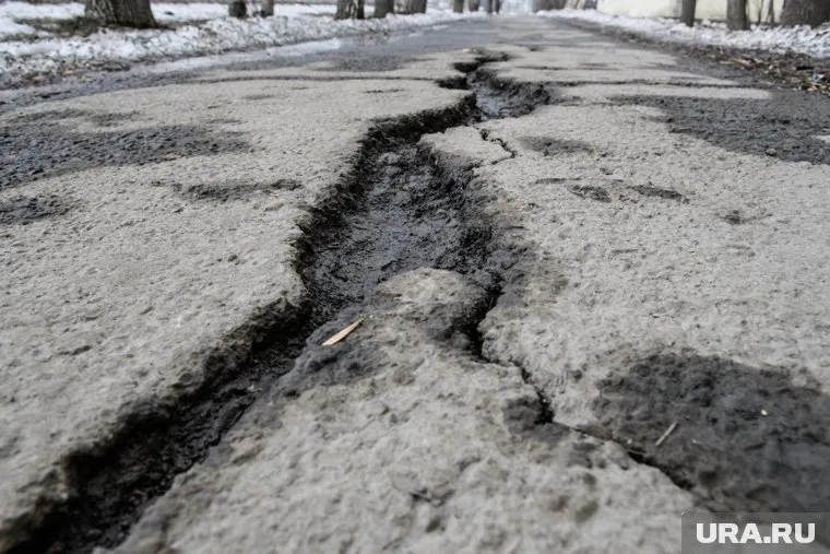 На дороге в Советском районе появились новые трещины