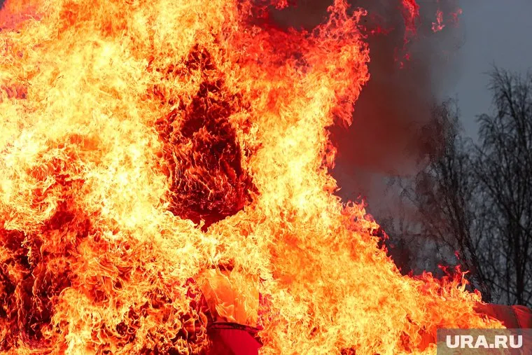 Пожар начался 10 мая и по данным «Baza», продолжается до сих пор