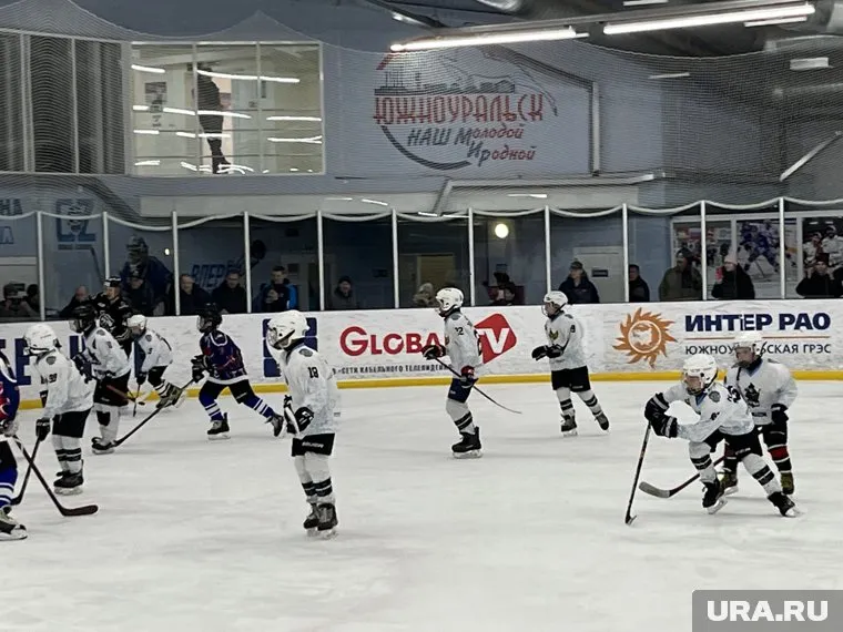 Дети пришли в восторг от встречи с любимыми хоккеистами