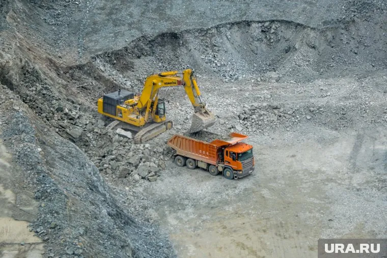 Вместе с месторождением отдают оборудование и технику