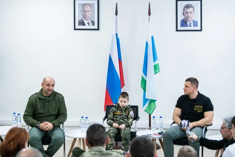 Полпред УрФО Артем Жога в свердловском филиале Фонда «Защитники Отечества». Екатеринбург