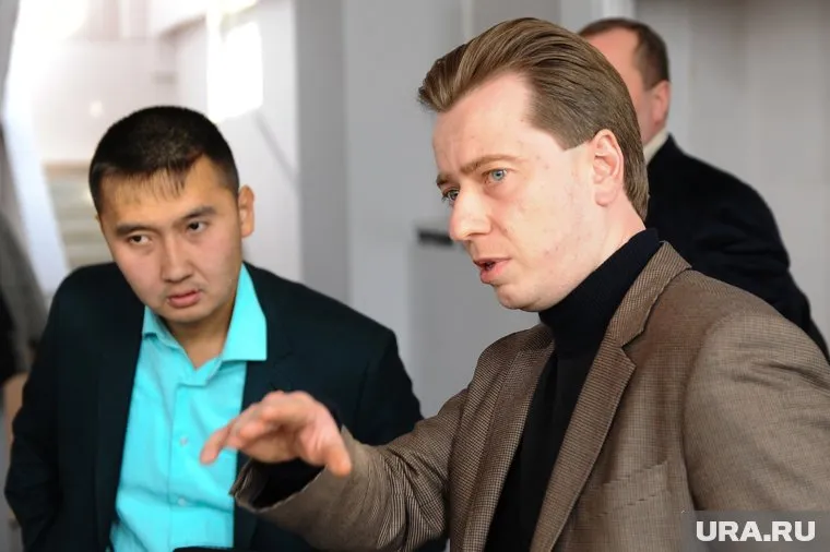 Дамир Утарбеков (слева) говорит, что подчинится партии. Владимир Бурматов (справа) cчитает, что все решат праймериз