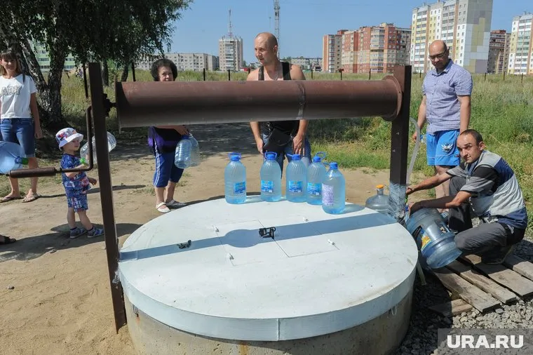 Горожане стягиваются к родиникам и колодцам