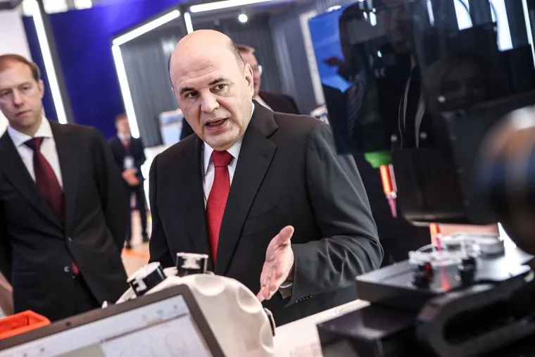 Михаил Мишустин на выставке "Сделано в России" в Манеже. Москва