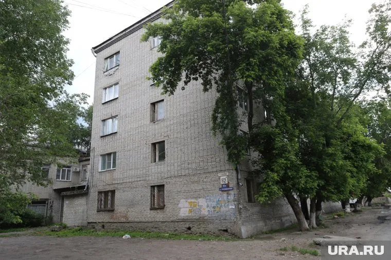 В Шадринске просят выселиться жителей общежития