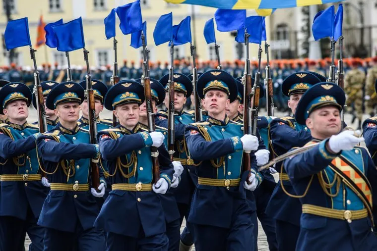 Военный парад в честь Дня Победы на площади 1905 года. Екатеринбург 