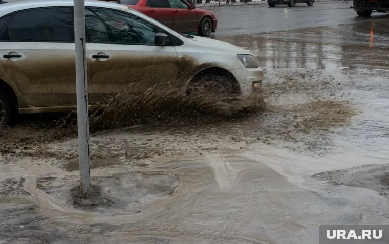 В Нижневартовске отремонтированную улицу Зимнюю сильно затопило