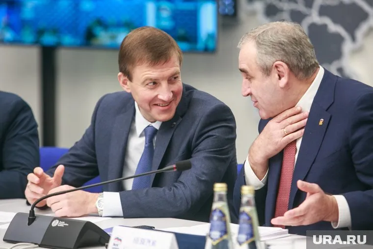 Секретарь генсовета «ЕР» Андрей Турчак и глава фракции «ЕР» Сергей Неверов делят функционал «Единой России»