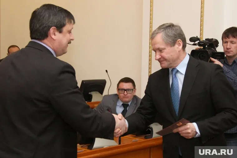 Бывший начальник управления культуры Владимир Бабин (слева) возглавит новое ведомство