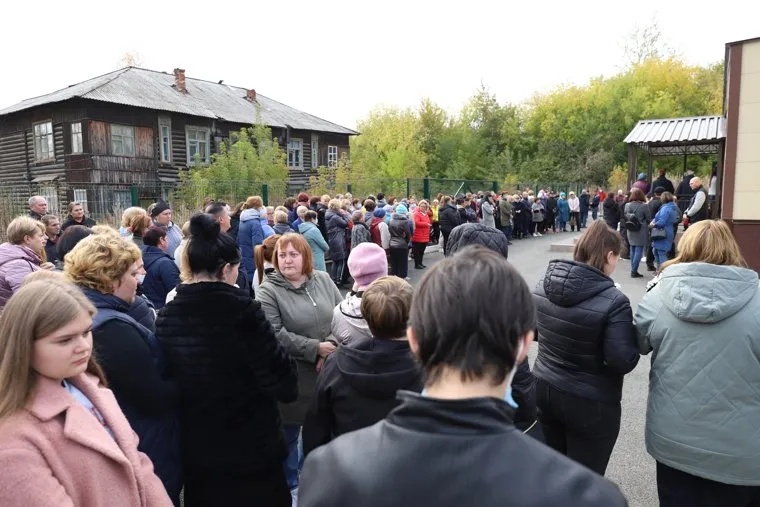 В Кировграде прощаются со зверски убитыми матерью и ее детьми. 