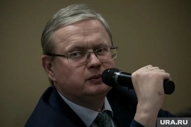 Финансовая система Украины не сможет пережить последствия конфликта с РФ, заявил Делягин