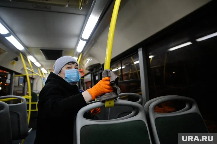 Сургутянке придется заплатить штраф за отказ от проезда в общественном транспорте в маске