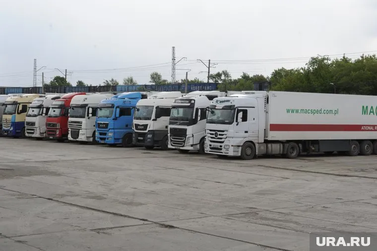 Дальнобойщики требуют проезд к поселку Исеть