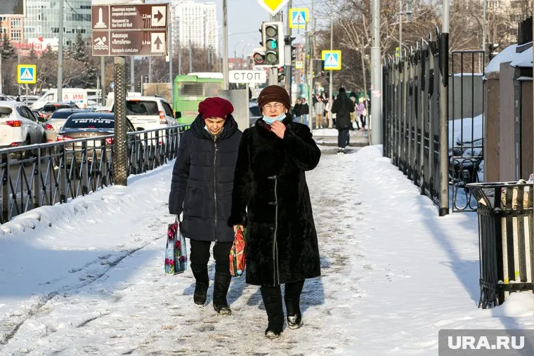 Работающие пожилые тюменцы не должны нарушать самоизоляцию, для этого им предоставят больничные