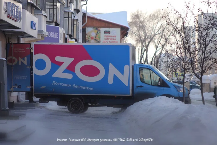 В сезон дождей и заморозков у грузовых автомобилей повышается тормозной путь и риск заноса