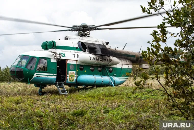 Вертолет с вахтовиками не смог добраться до места назначения