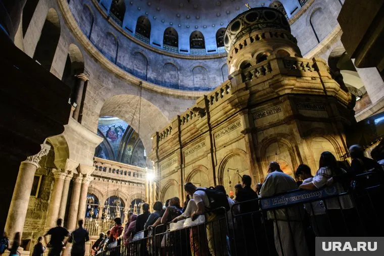 Кувуклию – священную часовню с Гробом Господним