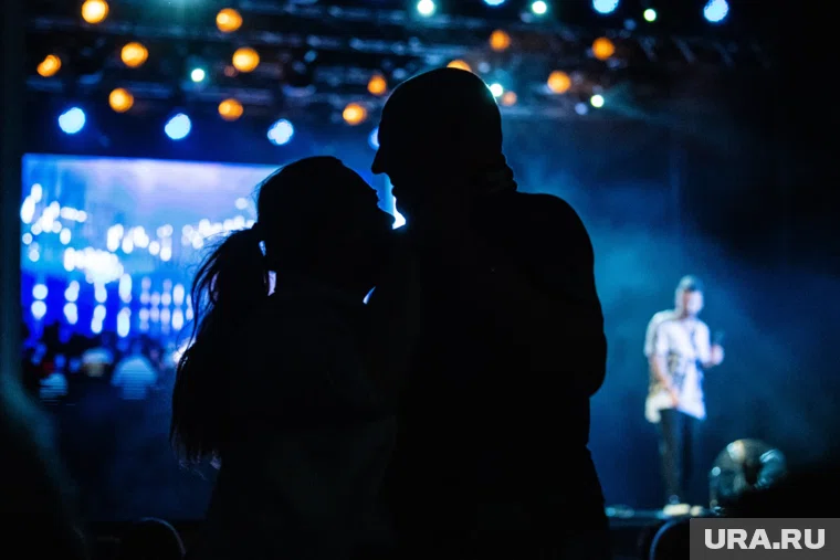 Певица МакSим выступила на Дне города в Ставрополье, танцевали даже военные