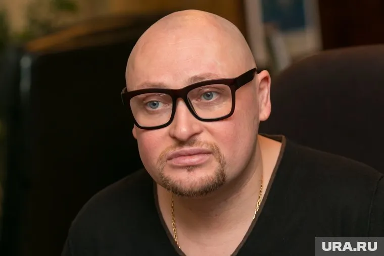 Шура решил собрать деньги на новую квартиру