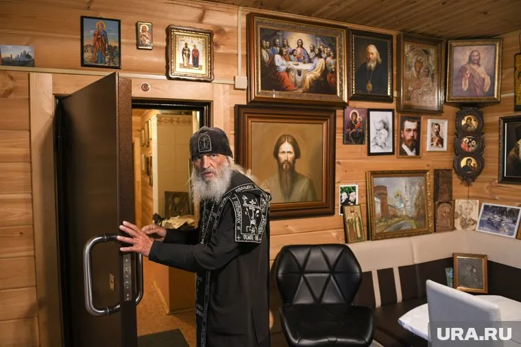 Сергий продолжает оставаться в захваченном монастыре