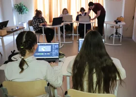 В ГД предложили экстренно предупреждать школьников об опасности через дневники