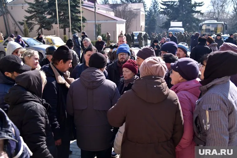 Жителей Мариуполя интересуют многие вопросы: от пенсий до восстановления города