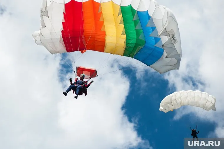 Летчица приняла предложение руки и сердца