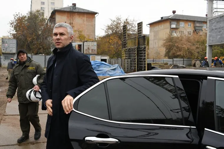 Алексей Орлов объезжает строящиеся школы и объекты благоустройства. Екатеринбург